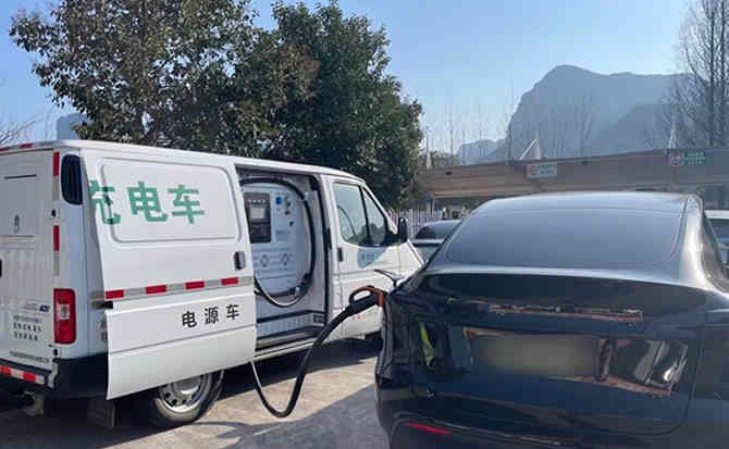 汤原汽车搭电